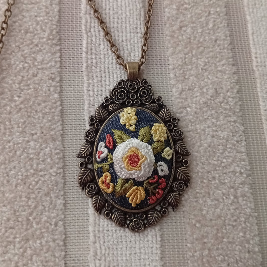 Hand Made Necklaces-Rococo Embroidery Necklace